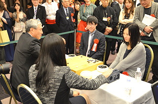 日中韓プロ棋士ペア碁特別記念対局の様子