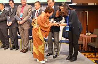 Souvenirs given to guest officials by Ms. Hiroko Taki,Director of the Japan Pair Go Association