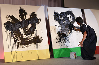 Collaboration performance of calligraphy and taiko