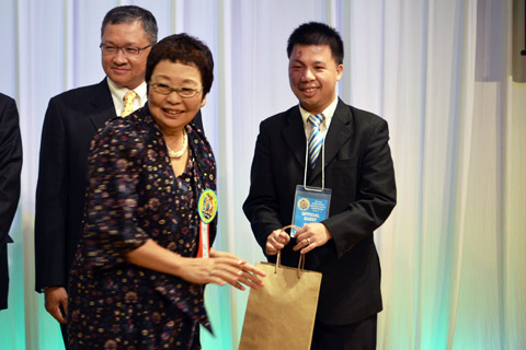 Souvenirs given to guest officials by Ms. Hiroko Taki