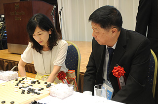 劉思明 中国棋院院長と青葉かおり四段