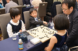 Many young pairs participated.