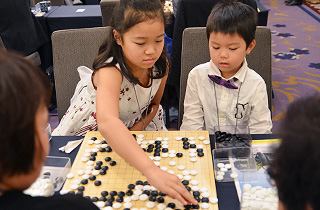 Many young pairs participated.