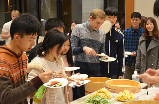 Players enjoying meals