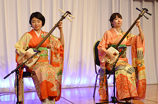 女性津軽三味線グループ　　「輝輝（きき）」