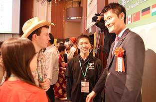 Chatting with participating players