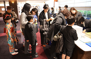 Reception desk for the Araki Cup Handicap Tournamens.