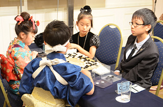 Many young pairs participated.
