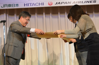 Presentation of a diploma to the A Block winning pair