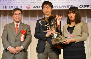 Presentation of trophy to the B block winning pair