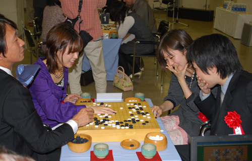 Kana Mannami 4-dan , Satoru Kobayashi 9-dan , Ayumi Suzuki 4-dan and Kimio Yamada 9-dan
