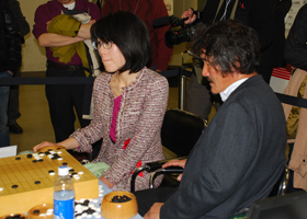 Kikuyo Aoki 8-dan , 25th Honinbo Chikun
