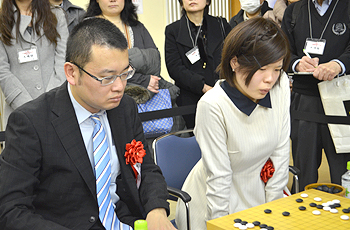 向井千瑛女流本因坊・結城聡十段ペア