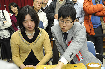 矢代久美子六段・井山裕太六冠ペア